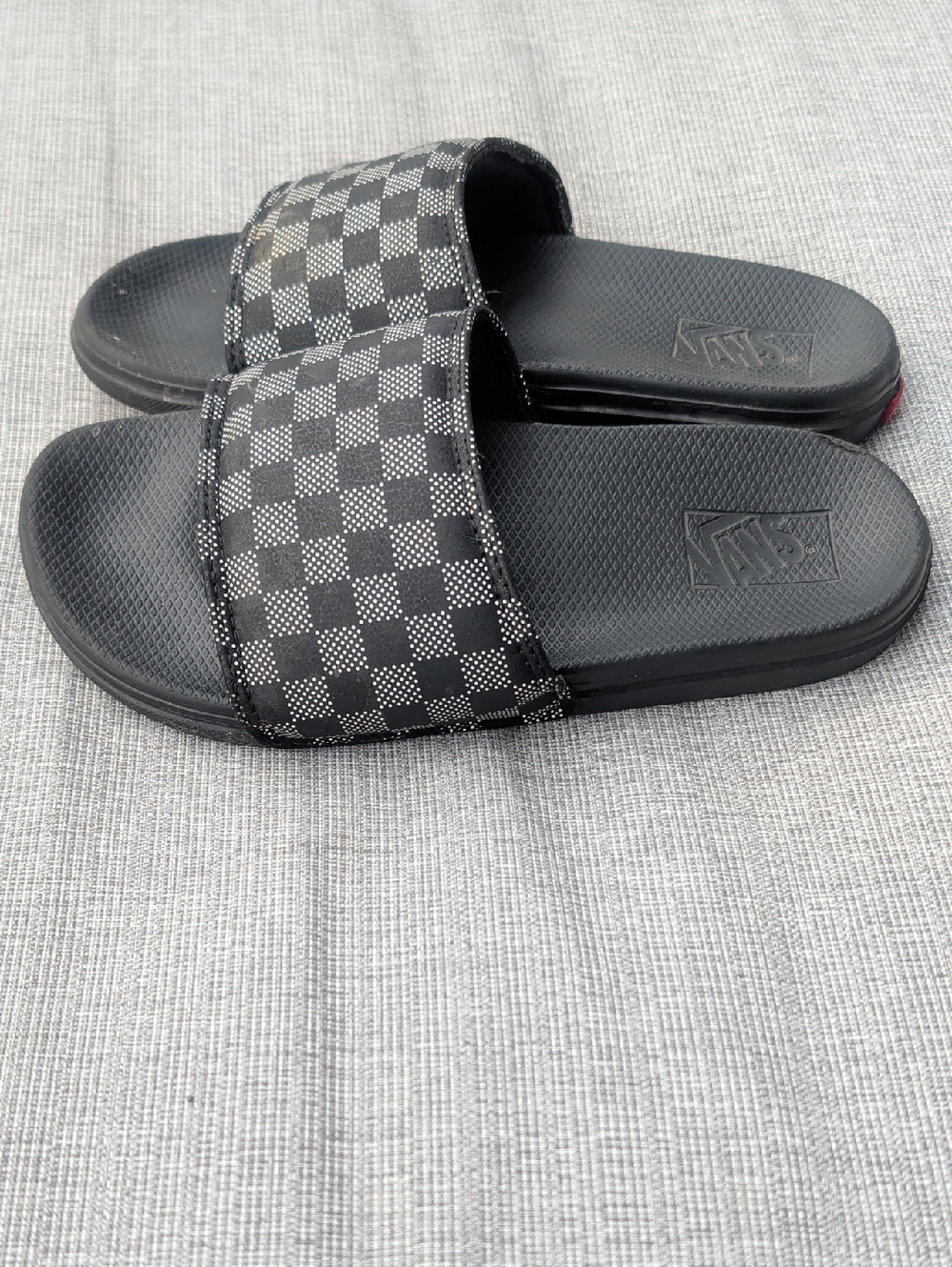 vans black and white la costa sandals